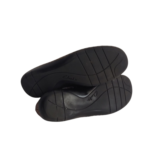 Clarks Loafer Women's Brown Leather Slip On Button Comfortable Shoes Sz 8M - Picture 8 of 9